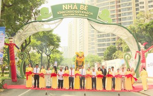 Khánh thành công trình "Cổng chào xã Nhà Bè" trên tuyến đường huyết mạch Nguyễn Hữu Thọ