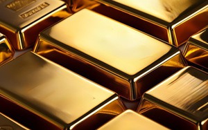 Thị trường ngày 24/12/2025: Vàng bật tăng mạnh, xăng dầu biến động trái chiều