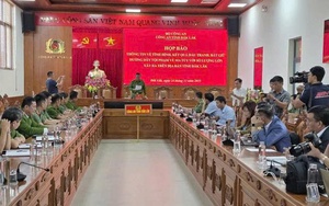 Công bố triệt phá đường dây buôn bán ma túy khủng, thu giữ 2 khẩu súng