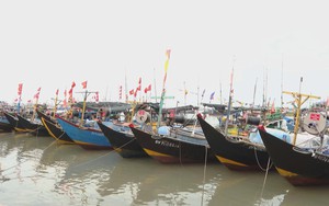 Kiểm tra tàu cá chưa đủ điều kiện hoạt động ở xã Long Hải, TP. Hồ Chí Minh