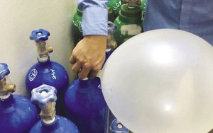 Siết chặt quản lý bóng cười