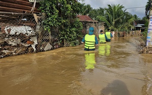 Cảnh báo lũ trên sông Cái Nha Trang, nhiều nhà dân lại ngập