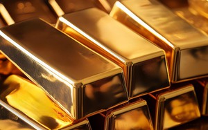 Thị trường ngày 7/12/2025: Vàng lao dốc, dầu tăng tuần thứ hai liên tiếp