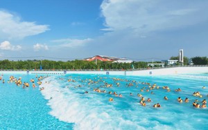 Hoạt động giải trí dưới nước hút khách trong "mùa vàng" du lịch