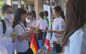 Sinh viên điều dưỡng trước cơ hội việc làm tăng cao