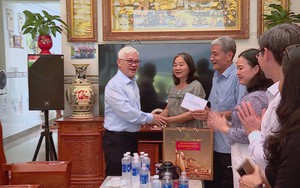 Đoàn Đại biểu Quốc hội TP.HCM thăm hỏi, tặng quà các gia đình chính sách
