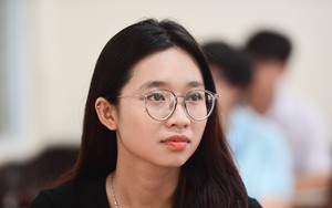 Điểm chuẩn Trường ĐH Kinh tế - Luật 2025 giảm nhẹ do xét 2 môn Toán, Anh chủ đạo