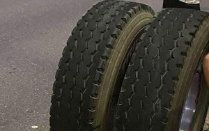 Một công an đang đi bộ thể dục bị bánh xe container văng ra tông chết