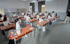 Các "em xinh" cùng nhau "náo loạn" giảng đường