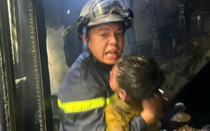 Chiến sĩ cảnh sát giải cứu 3 trẻ nhỏ mắc kẹt trong đám cháy