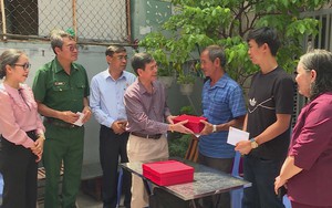 Lãnh đạo TP.HCM thăm, tặng quà các gia đình bị ảnh hưởng bởi bão Wipha
