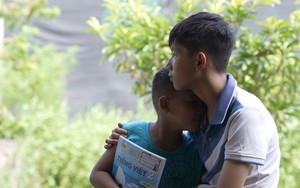 Hữu Bảo nghẹn ngào: "Chỉ sợ một ngày cha mẹ không còn..." - Mái ấm gia đình Việt