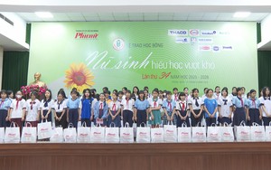 Trao 240 suất học bổng “Nữ sinh hiếu học vượt khó” năm học 2025 – 2026