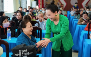 Chồng nhạc sĩ ủng hộ Việt Hương làm thiện nguyện