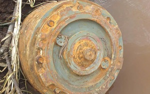 Quả bom nặng hơn 330kg nằm bên suối ở Đắk Lắk