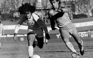 Diego Maradona: 50 năm từ ngày ra mắt bóng đá chuyên nghiệp