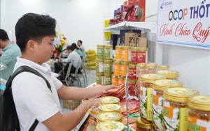 Tết Bính Ngọ 2026: Khi hàng Việt 'lên ngôi' trên sóng nước Cửu Long