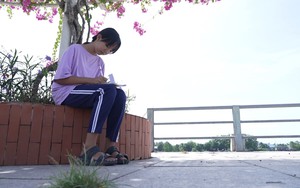 Chuyện bé Huỳnh Yến mồ côi mẹ, cha ngoài 60 tuổi bốc vác nuôi hai con