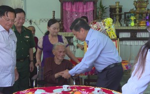 TP. Hồ Chí Minh: Thăm hỏi và mừng thọ các cụ tròn 100 tuổi tại huyện Cần Giờ