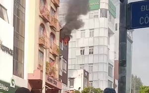 Cháy nhà 5 tầng ở trung tâm Thành phố Hồ Chí Minh