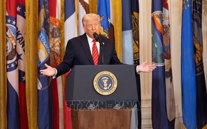 Mỹ: Đảng Dân chủ đề xuất bãi bỏ Điều 122 để hạn chế quyền áp thuế của Tổng thống