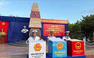 Rộn ràng ngày hội non sông ở Trường Sa