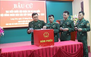 Chiến sĩ Biên phòng, Cảnh sát biển trang trọng thực hiện quyền và nghĩa vụ công dân