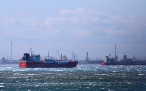 Iran muốn thu phí tàu thuyền đi qua eo biển Hormuz