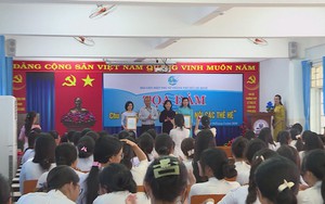 “Lá phiếu kết nối các thế hệ”: Tiếp lửa trách nhiệm công dân cho nữ sinh lần đầu đi bầu cử