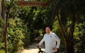 Đầu bếp 40 năm kinh nghiệm về Việt Nam, “làm mới” ẩm thực tại Six Senses Ninh Vân Bay