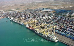Mỹ phong tỏa cảng Iran và rà phá thủy lôi tại eo biển Hormuz như thế nào?