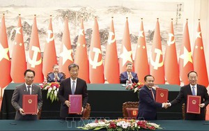 Việt Nam và Trung Quốc ký 32 văn kiện hợp tác