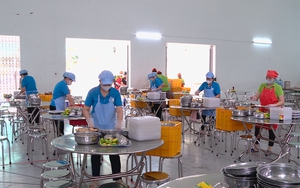 Công khai chất lượng bữa ăn tại trường: Phụ huynh an tâm, học sinh hài lòng