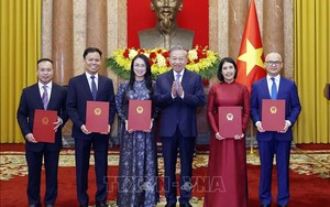 Tổng Bí thư, Chủ tịch nước Tô Lâm trao quyết định bổ nhiệm 5 Đại sứ Việt Nam tại nước ngoài