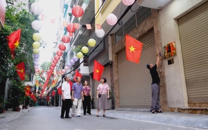 Hà Nội rực rỡ cờ hoa mừng 51 năm Ngày Giải phóng miền Nam, thống nhất đất nước