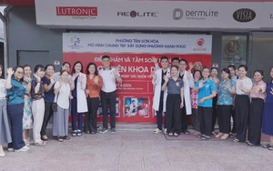 Nữ giáo viên được chăm sóc da liễu miễn phí trong Ngày Sức khỏe toàn dân