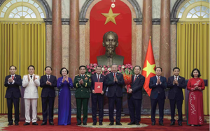 Tổng Bí thư, Chủ tịch nước chủ trì hội nghị công bố các quyết định đối với Chính phủ
