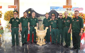 Dâng hoa, dâng hương tưởng nhớ 62 liệt sĩ Trung đoàn 271 tại xã An Ninh (tỉnh Tây Ninh)