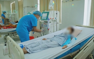 Nguy kịch vì suy thận cấp do thói quen ít uống nước khi làm việc dưới nắng gắt