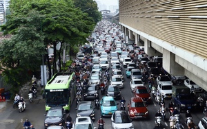 Hà Nội đề xuất mốc thời gian chuyển toàn bộ taxi, xe công nghệ sang xe điện
