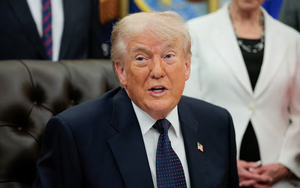 Ông Trump tạm dừng chiến dịch hỗ trợ tàu thuyền qua eo biển Hormuz