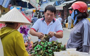 TP. Hồ Chí Minh: Chợ truyền thống nhộn nhịp trước Tết Đoan Ngọ