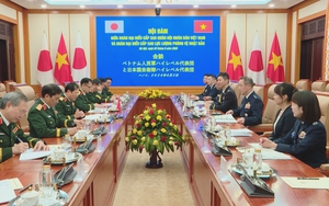 Đại tướng Nguyễn Tân Cương hội đàm với Tham mưu trưởng Liên quân Lực Lượng Phòng vệ Nhật Bản