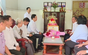 Lãnh đạo TP. Hồ Chí Minh thăm, chúc thọ người cao tuổi tiêu biểu nhân kỷ niệm 85 năm Ngày Người cao tuổi Việt Nam