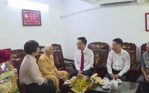 Lãnh đạo TP. Hồ Chí Minh thăm, chúc thọ Mẹ Việt Nam Anh hùng Võ Thị Tuội