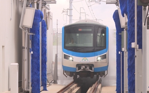 Công việc thầm lặng phía sau những đoàn tàu metro số 1 luôn sạch đẹp, an toàn