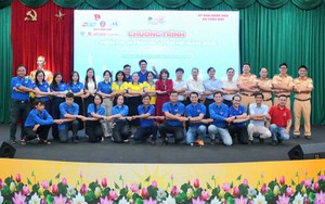 Sôi nổi Chiến dịch tình nguyện hè 2026: Hàng trăm phần quà ý nghĩa trao tay người dân