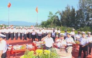Dâng hương tưởng niệm 64 cán bộ, chiến sĩ Hải quân hy sinh tại Gạc Ma