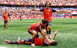 Tây Ban Nha thắng đậm Áo, lần đầu vượt vòng knock-out World Cup sau 16 năm