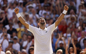 Wimbledon 2026: Djokovic lập cột mốc mới, Sinner thẳng tiến vào vòng bốn